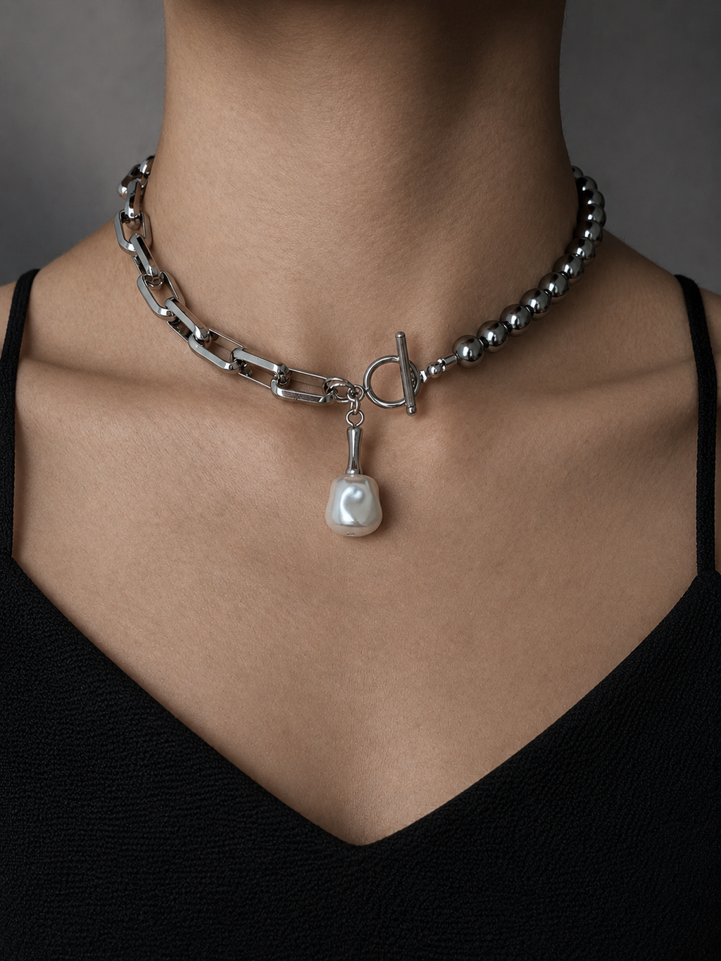 Asymmetric Chain & Dark Grey Pearl Necklace with Elegant Strength