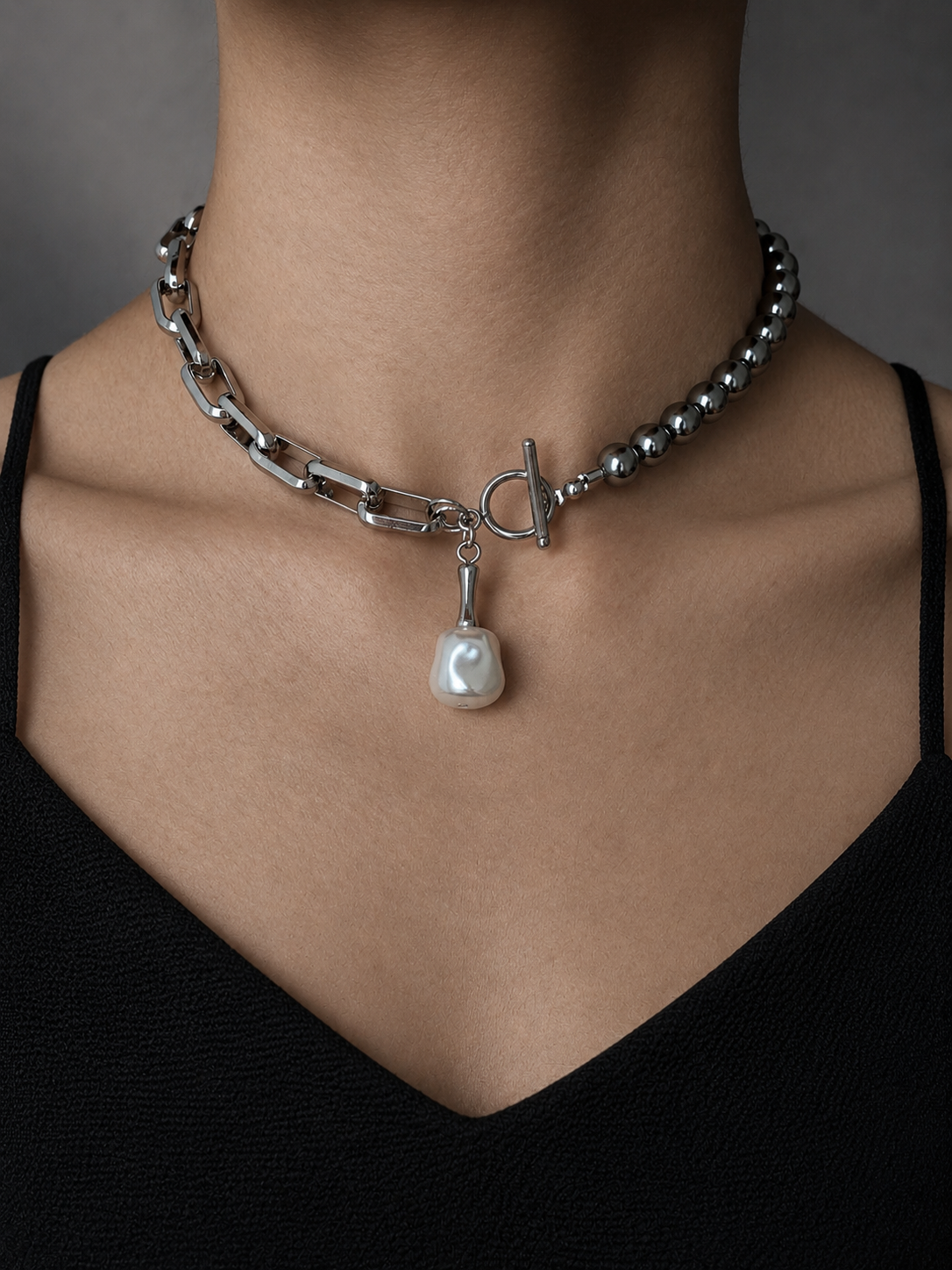 Asymmetric Chain & Dark Grey Pearl Necklace with Elegant Strength