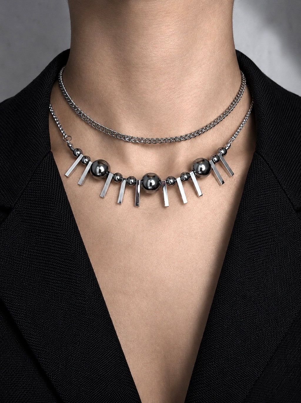 Dark Grey Pearl Double-Layer Necklace | Silver Industrial Chain Necklace with Elegant Strength