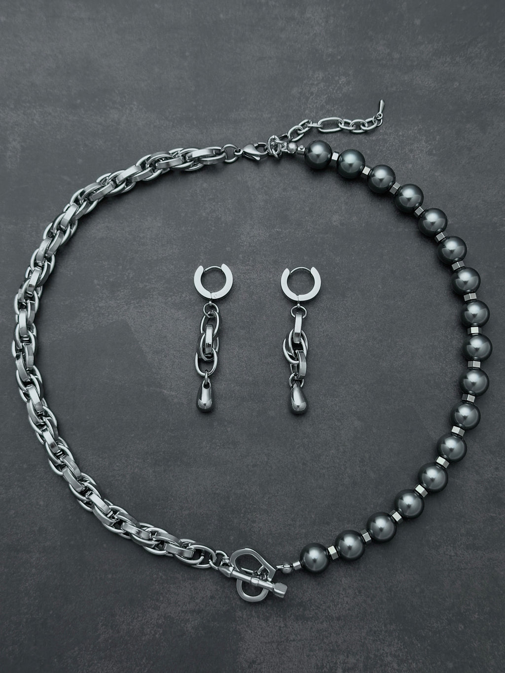 Halsband med hjärtlås & droppformade örhängen | Mjuk industriell könsneutral smyckesuppsättning
