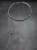 Catena di perle grigio scuro | Collana asimmetrica in metallo argentato con nodo, stile soft industrial