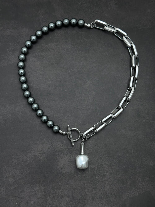 Asymmetric Chain & Dark Grey Pearl Necklace with Elegant Strength