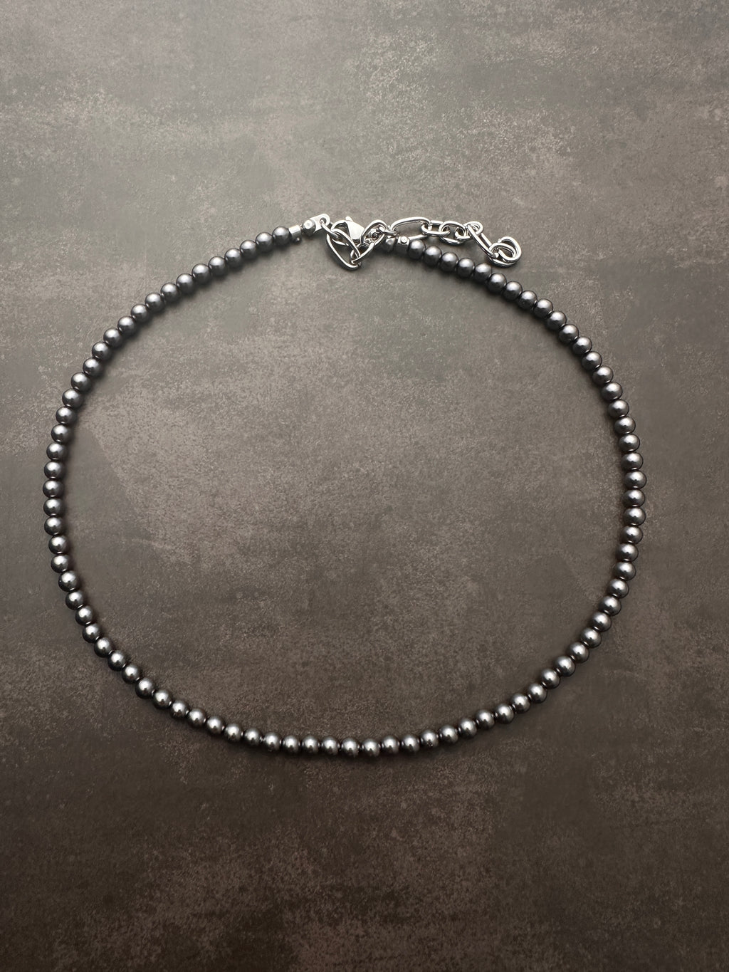 Dark Grey Pearl Choker — Cool, Minimal & Easy to Layer
