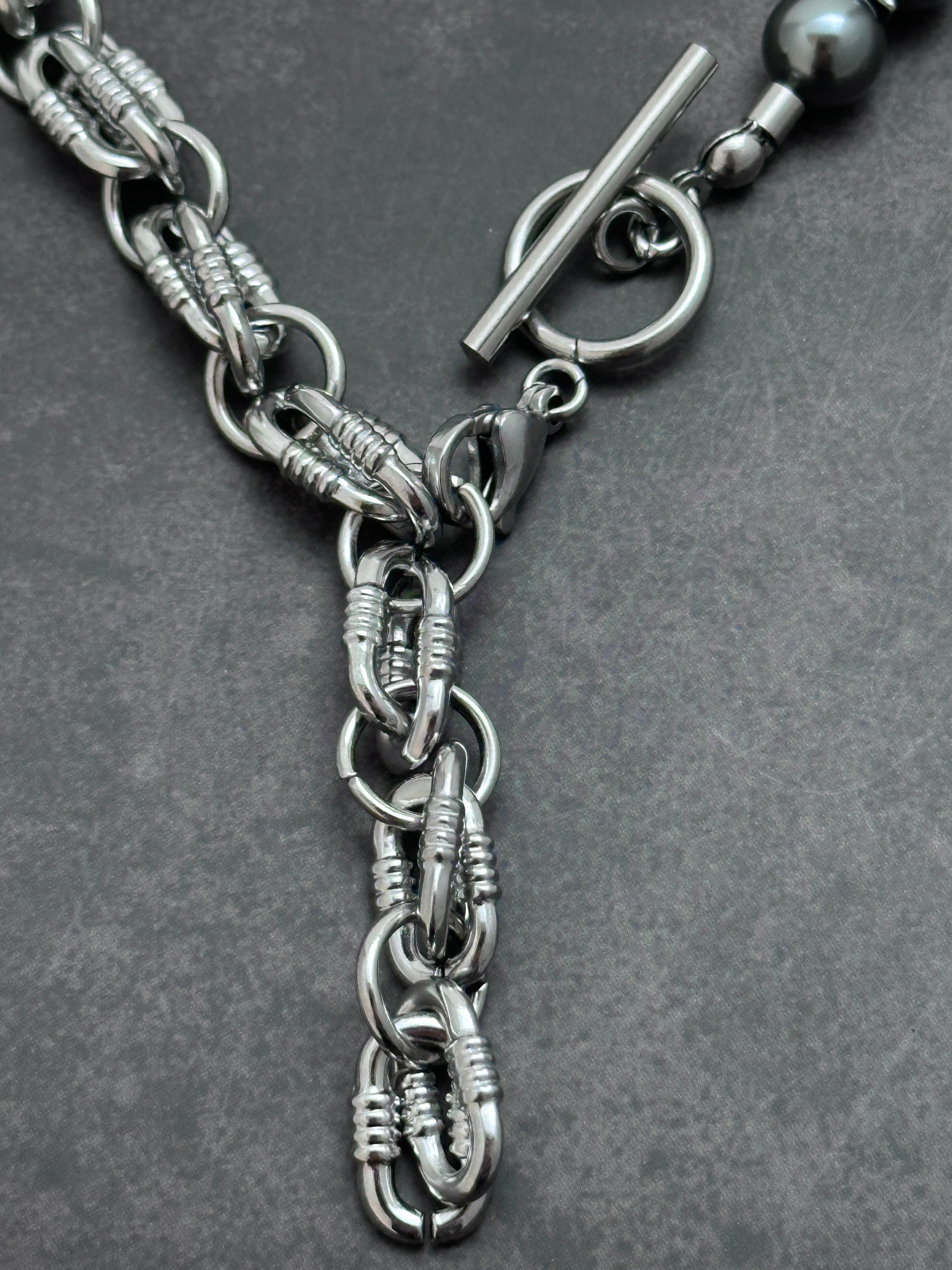 Mechanical Chain | Dark Grey Beaded Pearl  Elegant Strength Necklace