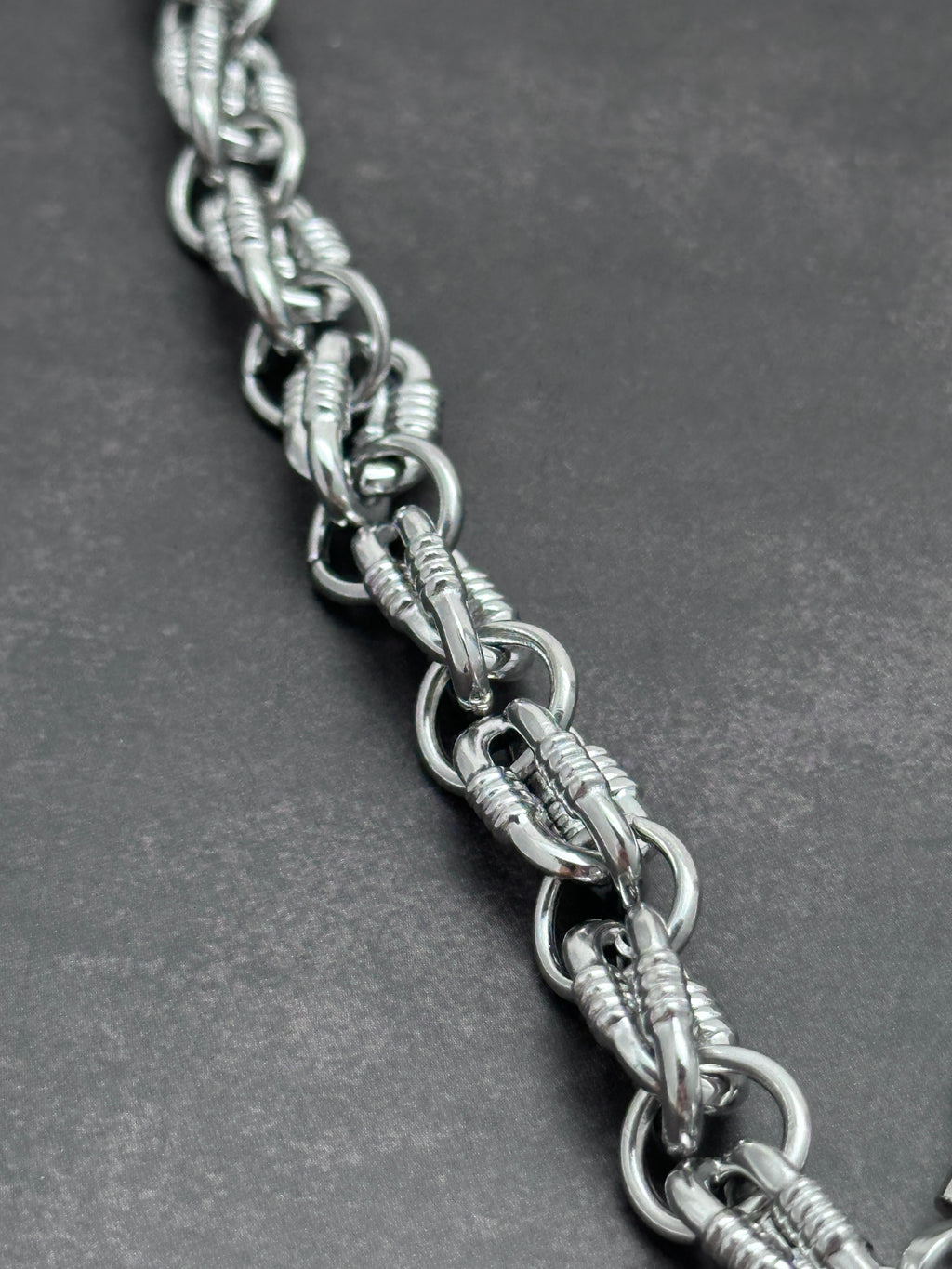 Mechanical Chain | Dark Grey Beaded Pearl  Elegant Strength Necklace