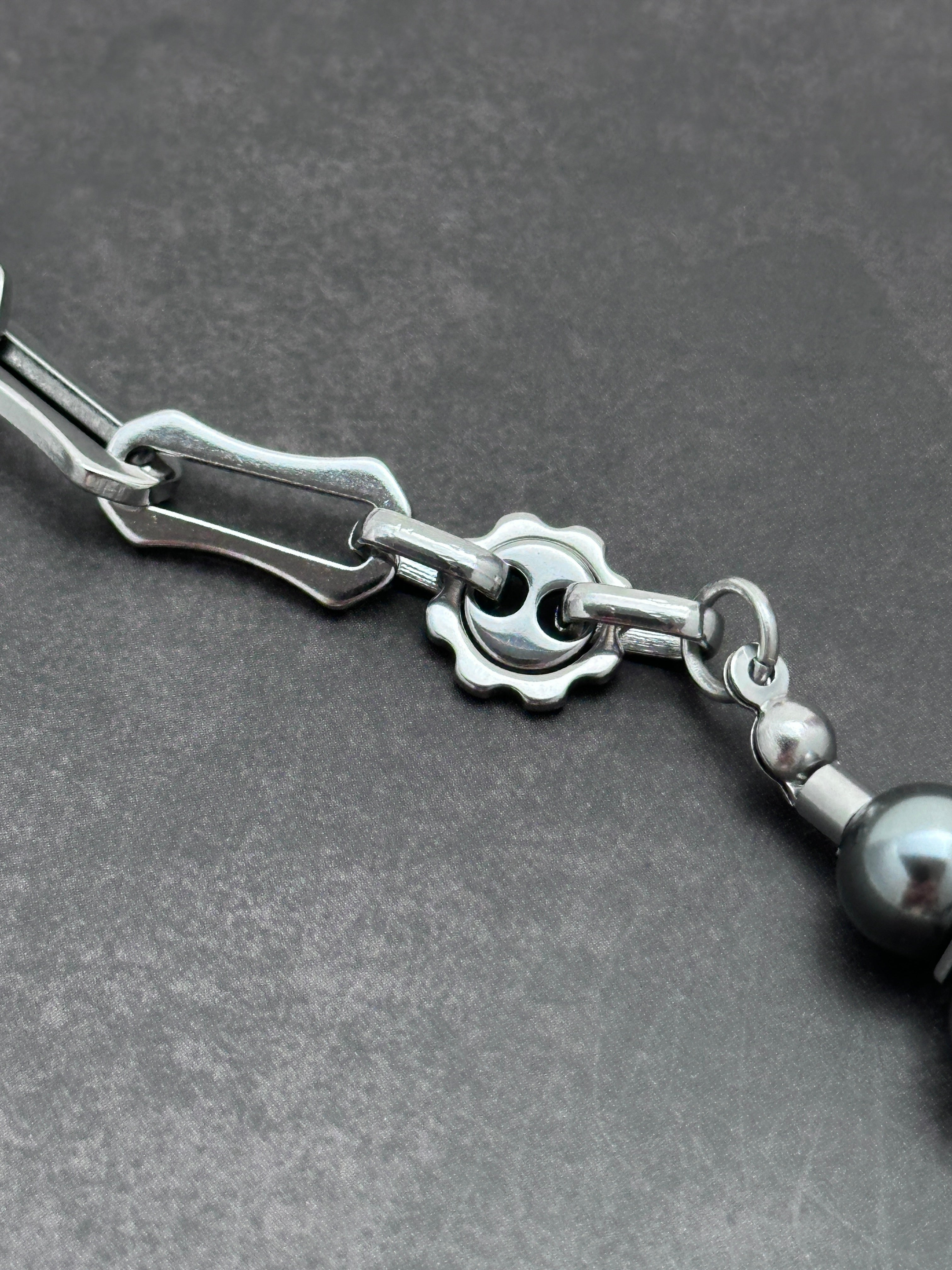 Mechanical Chain | Dark Grey Beaded Pearl  Elegant Strength Necklace