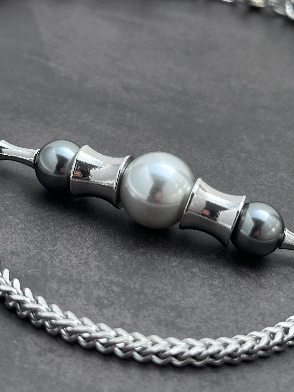 Layered Drop Soft-Industrial Necklace | Dark Grey Pearl Statement Necklace  One-line Selling Point