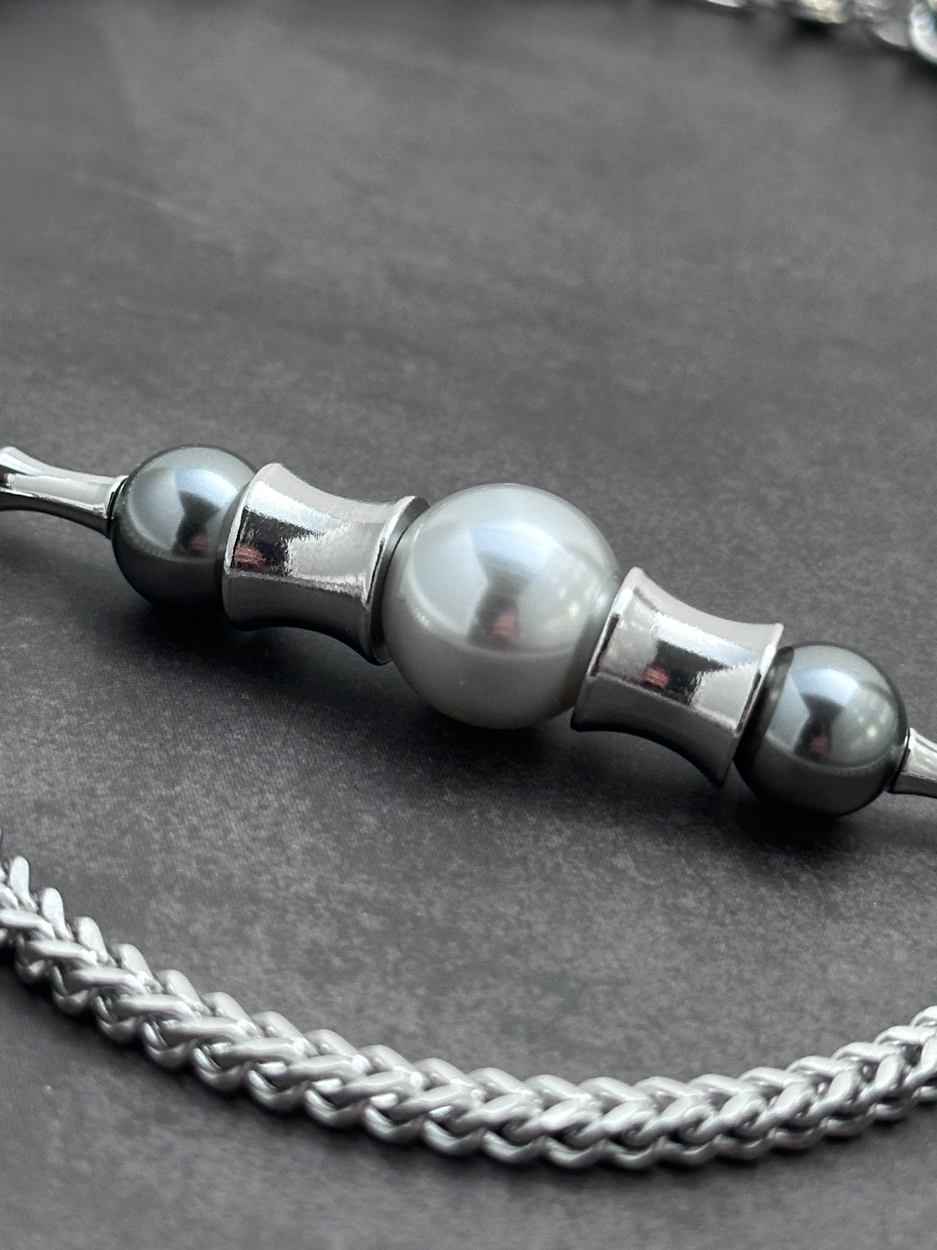 Layered Drop Soft-Industrial Necklace | Dark Grey Pearl Statement Necklace  One-line Selling Point