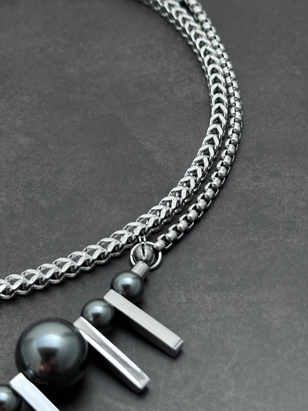 Dark Grey Pearl Double-Layer Necklace | Silver Industrial Chain Necklace with Elegant Strength