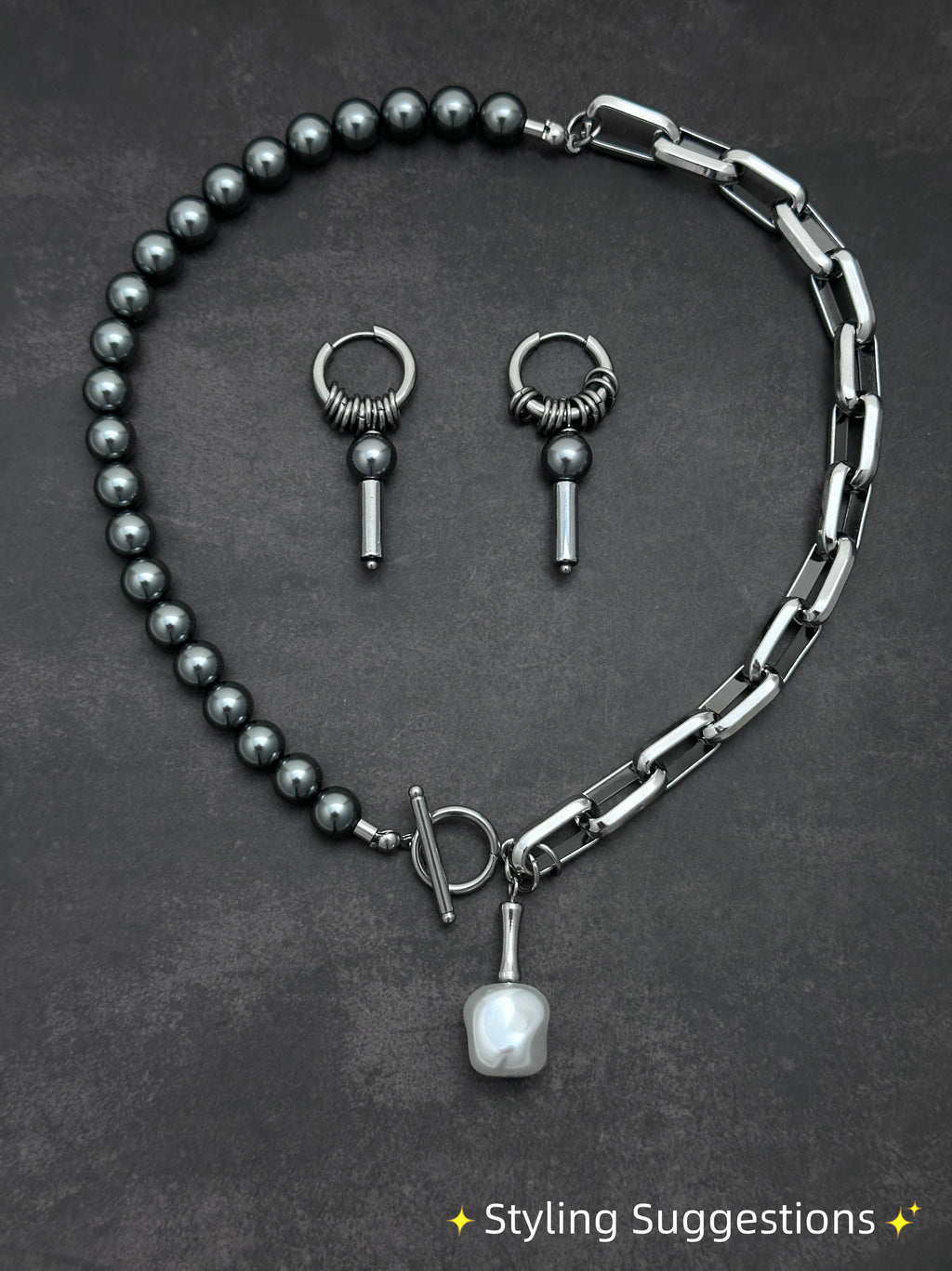 Asymmetric Chain & Dark Grey Pearl Necklace with Elegant Strength